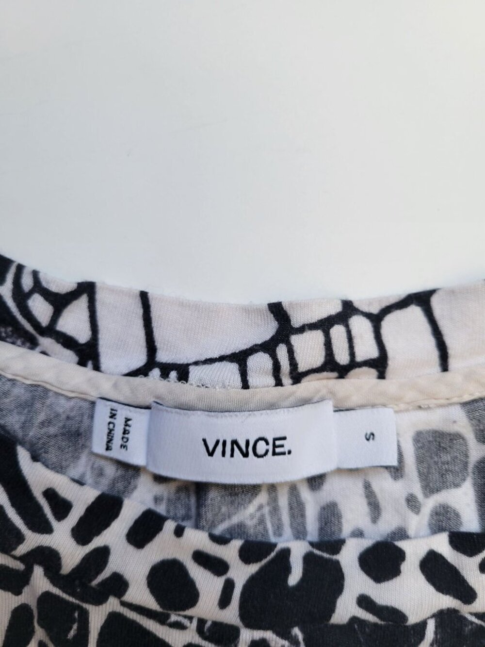 Vince Sleeveless Black& White Geometric Pattern  Size S Lightweight Casual - Picture 6 of 8